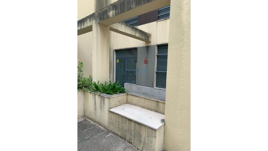 Loja para Venda em Santo António dos Cavaleiros e Frielas Foto 8