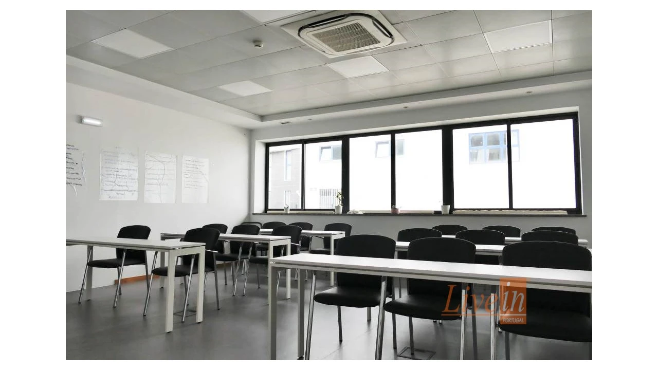 Escritório para Arrendamento em Santo António dos Cavaleiros e Frielas Foto 1