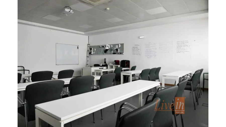 Escritório para Arrendamento em Santo António dos Cavaleiros e Frielas Foto 2