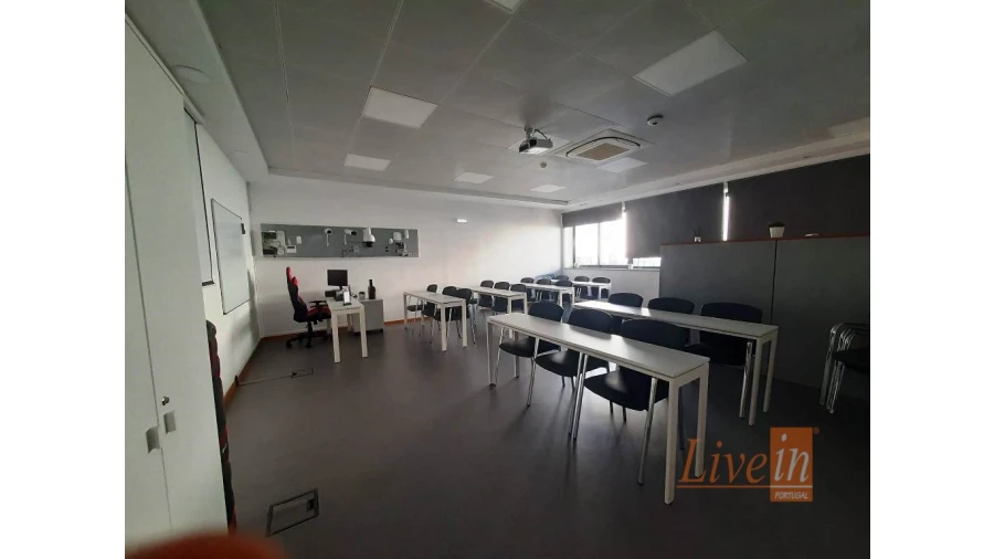 Escritório para Arrendamento em Santo António dos Cavaleiros e Frielas Foto 4