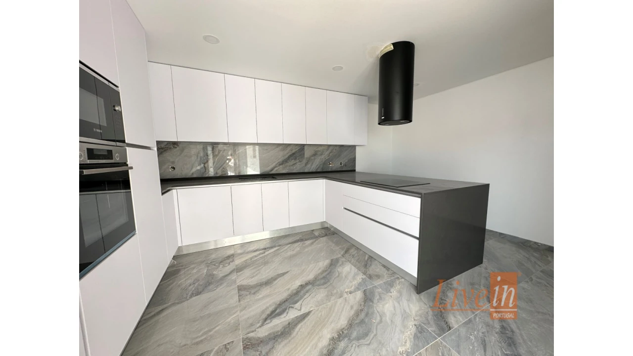 Apartamento T3 para Venda em Carvoeira Foto 1