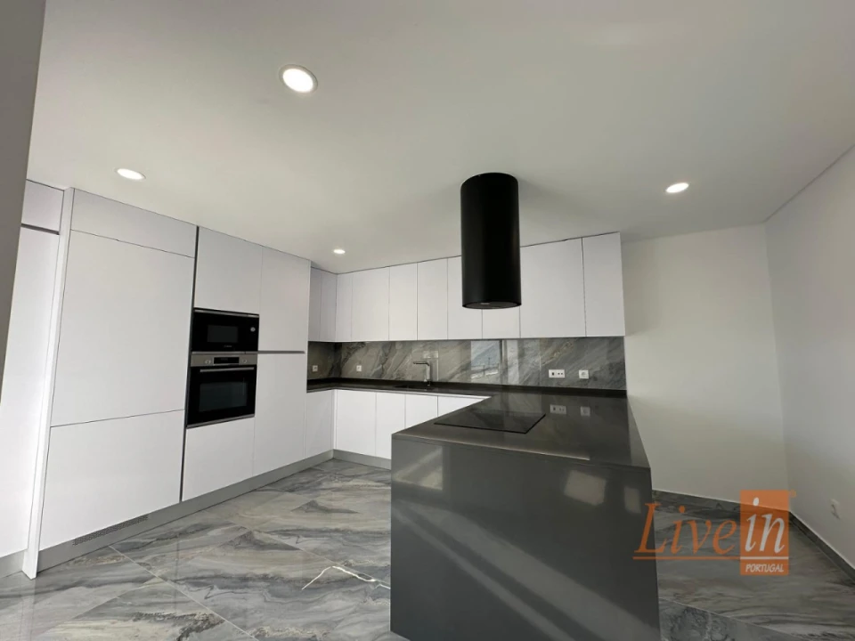 Apartamento T3 para Venda em Carvoeira Foto 3