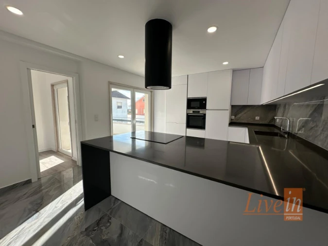 Apartamento T3 para Venda em Carvoeira Foto 2