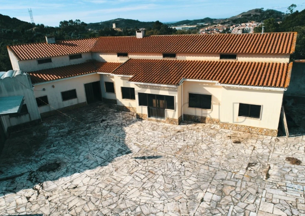 Moradia T4 para Venda em Venda do Pinheiro e Santo Estêvão das Galés Foto 3