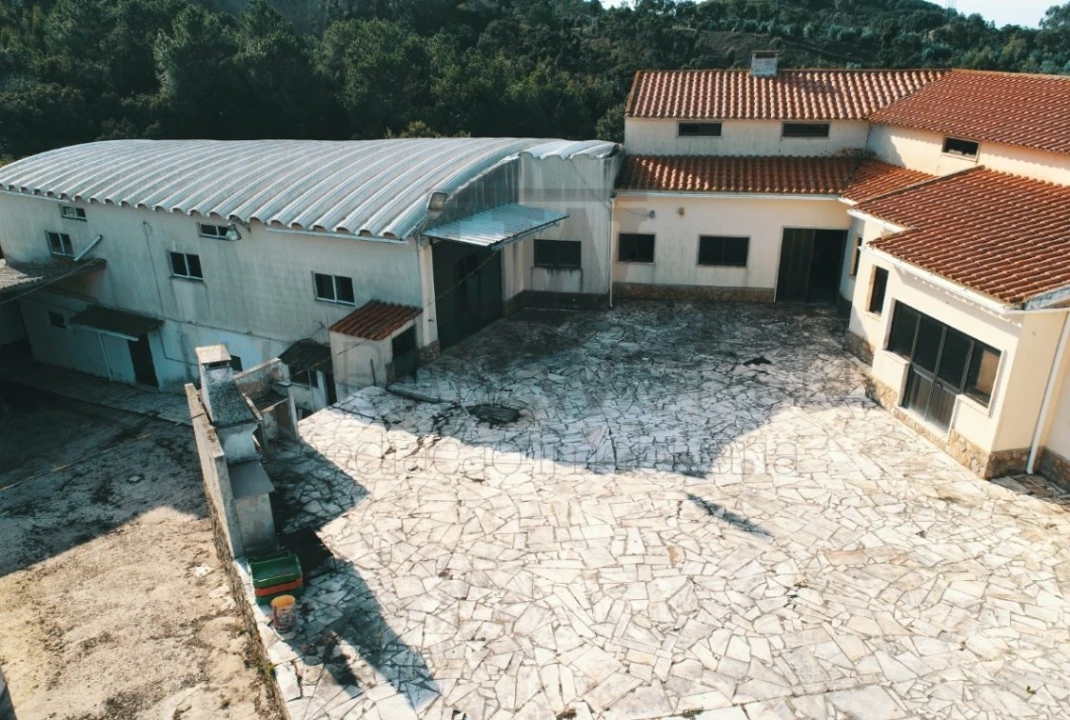 Moradia T4 para Venda em Venda do Pinheiro e Santo Estêvão das Galés Foto 4