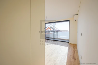 Apartamento T3 para Venda em Glória e Vera Cruz
