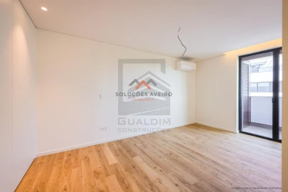 Apartamento T3 para Venda em Glória e Vera Cruz