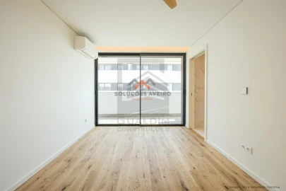 Apartamento T3 para Venda em Glória e Vera Cruz