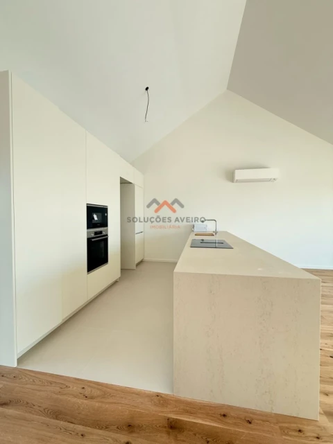 Apartamento T3 para Venda em Glória e Vera Cruz