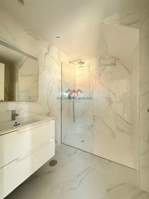 Apartamento T3 para Venda em Glória e Vera Cruz
