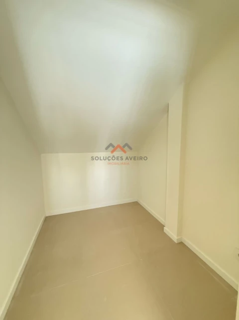 Apartamento T3 para Venda em Glória e Vera Cruz