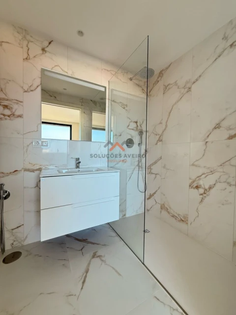 Apartamento T3 para Venda em Glória e Vera Cruz