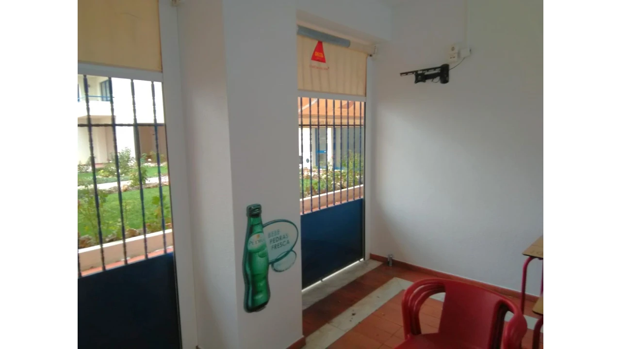 Negócio para Venda em Quarteira Foto 3