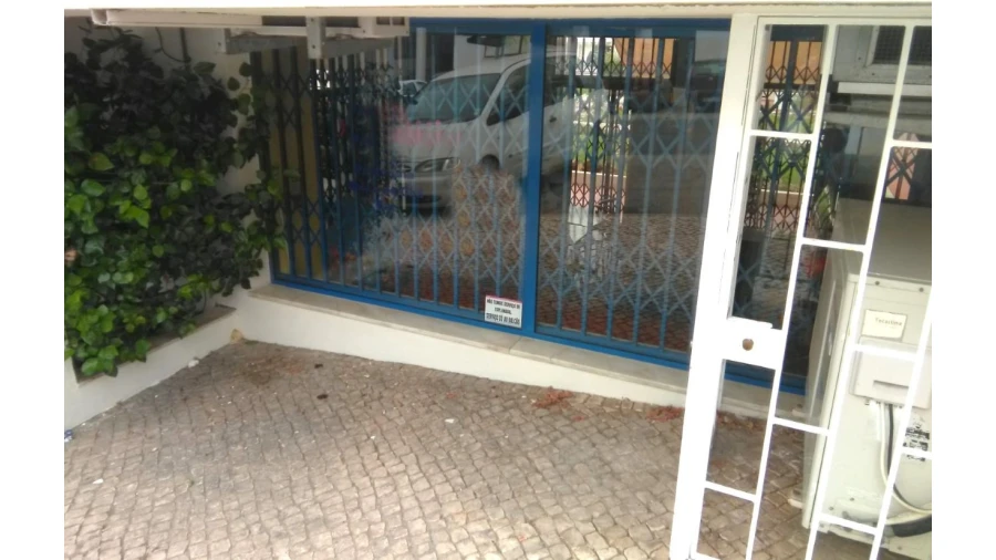 Negócio para Venda em Quarteira Foto 2