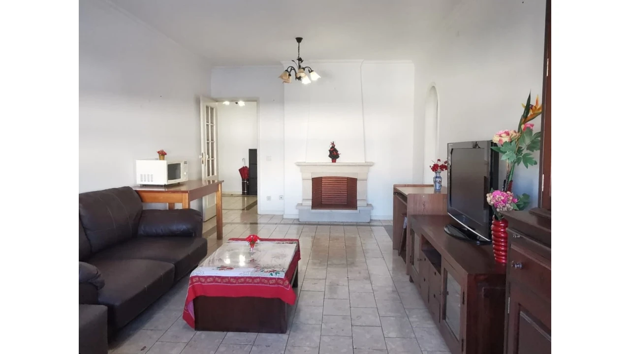 Apartamento T2 para Venda em Santo Antonio dos Olivais Foto 1