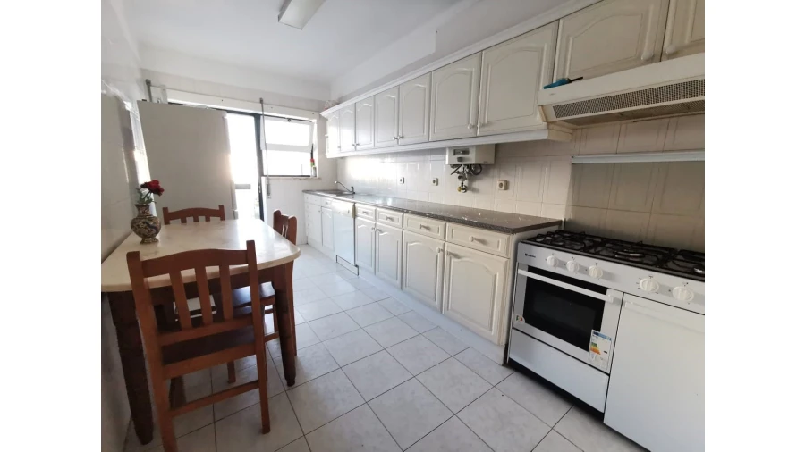 Apartamento T2 para Venda em Santo Antonio dos Olivais Foto 2