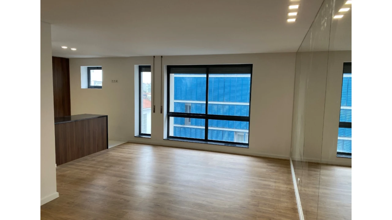 Apartamento T4 para Venda em Cedofeita, Santo Ildefonso, Sé, Miragaia, São Nicolau e Vitória Foto 1