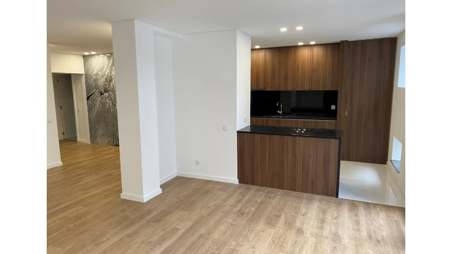 Apartamento T4 para Venda em Cedofeita, Santo Ildefonso, Sé, Miragaia, São Nicolau e Vitória Foto 3