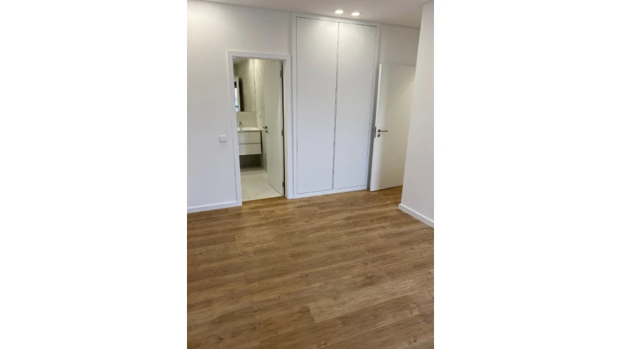 Apartamento T4 para Venda em Cedofeita, Santo Ildefonso, Sé, Miragaia, São Nicolau e Vitória Foto 7