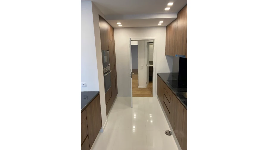Apartamento T4 para Venda em Cedofeita, Santo Ildefonso, Sé, Miragaia, São Nicolau e Vitória Foto 4