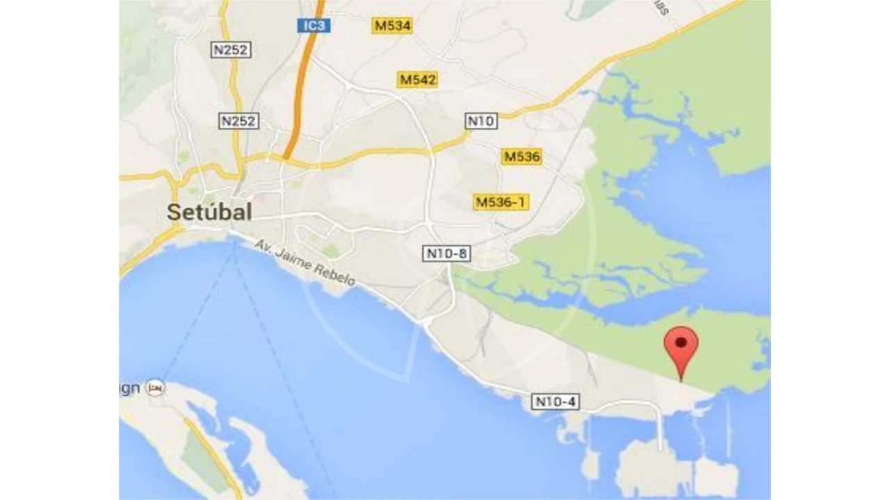 Terreno Comércio / Armazém para Venda em Sado Foto 3