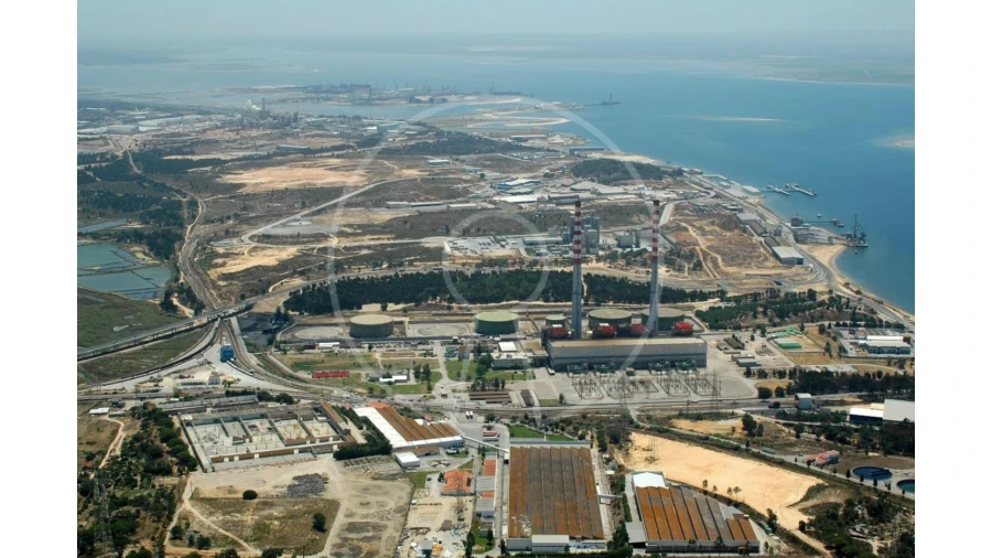 Terreno Comércio / Armazém para Venda em Sado Foto 2
