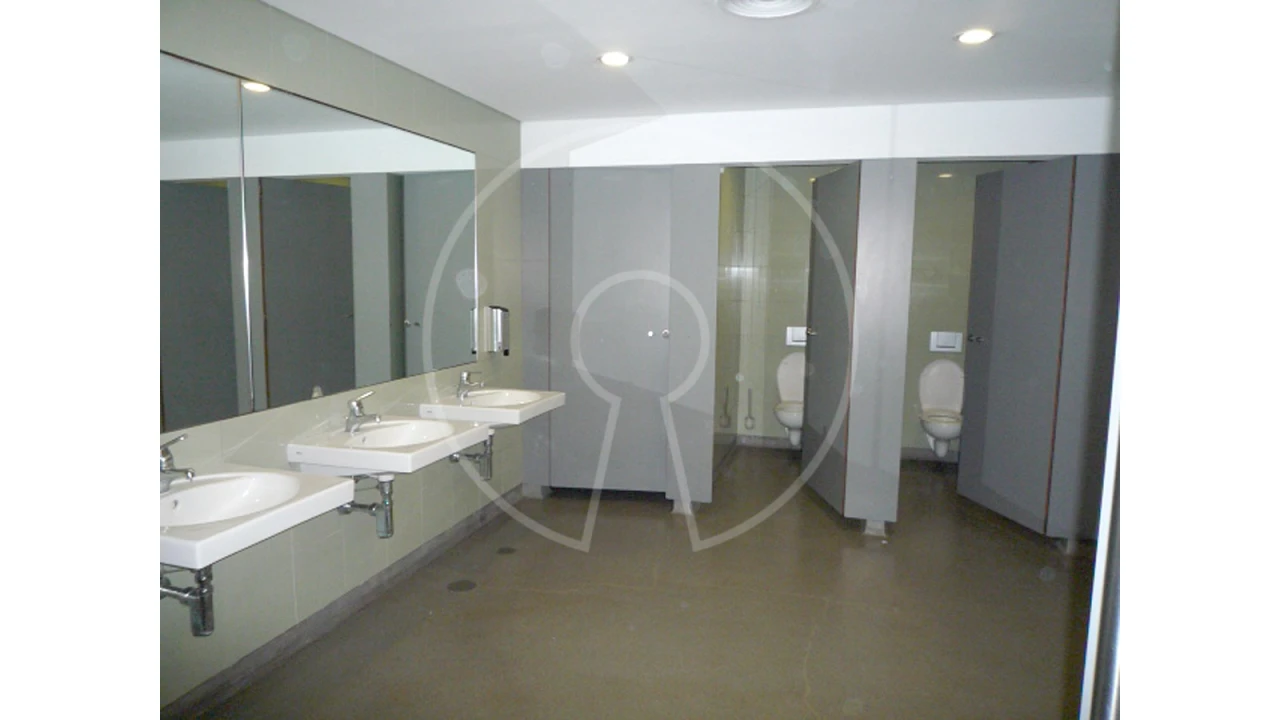 Loja para Arrendamento em Paranhos Foto 8