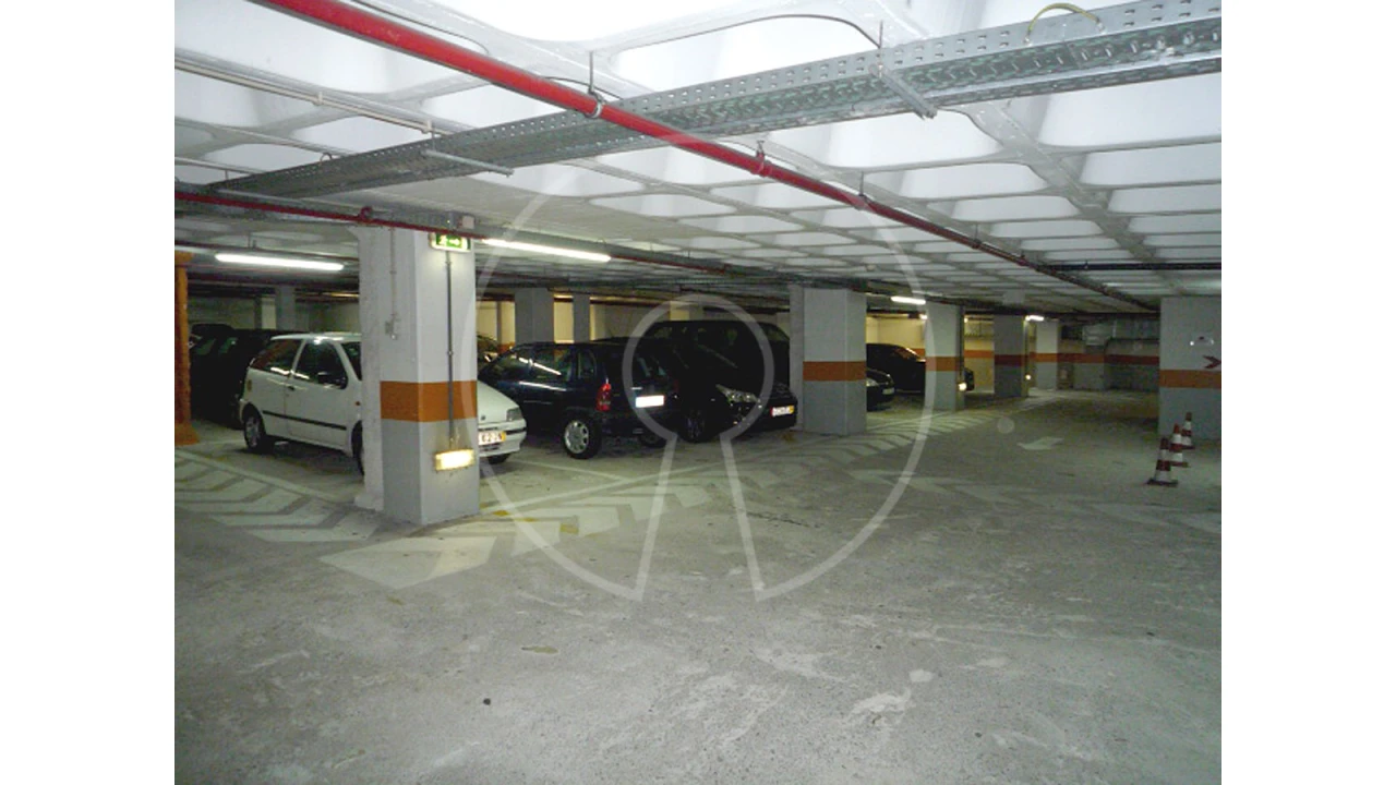 Loja para Arrendamento em Paranhos Foto 12