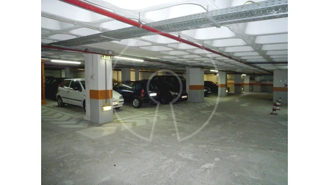 Loja para Arrendamento em Paranhos