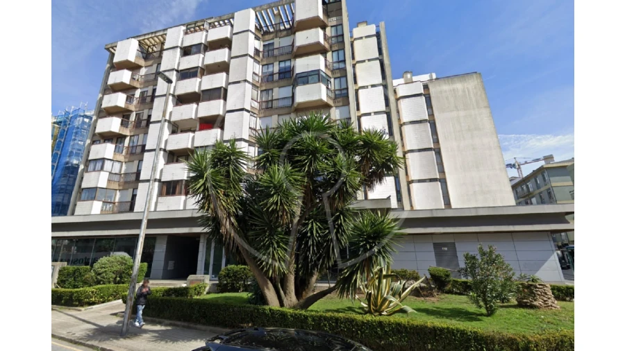 Loja para Arrendamento em Paranhos Foto 3