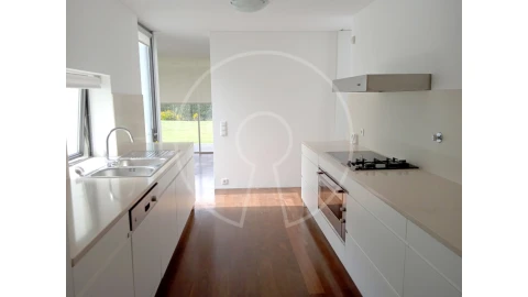 Moradia T4 para Venda em Vau