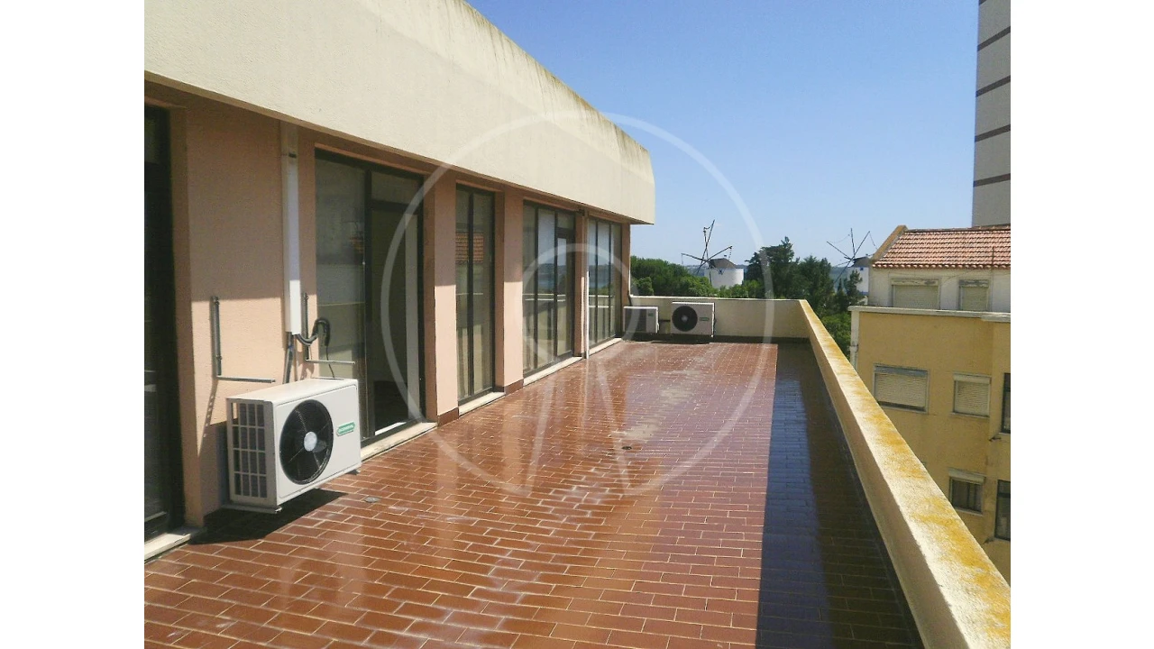 Escritório para Arrendamento em Ajuda Foto 1