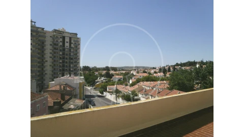 Escritório para Arrendamento em Ajuda