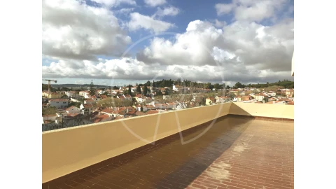 Escritório para Arrendamento em Ajuda