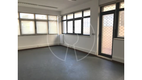 Escritório para Arrendamento em Ajuda