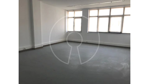 Escritório para Arrendamento em Ajuda