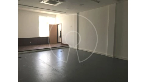 Escritório para Arrendamento em Ajuda