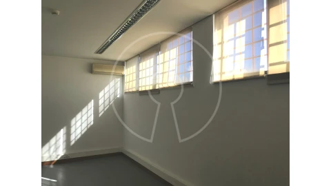 Escritório para Arrendamento em Ajuda