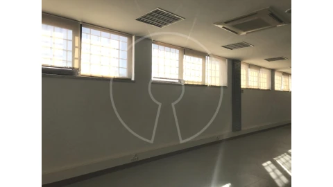 Escritório para Arrendamento em Ajuda
