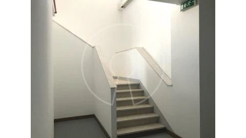 Escritório para Arrendamento em Ajuda