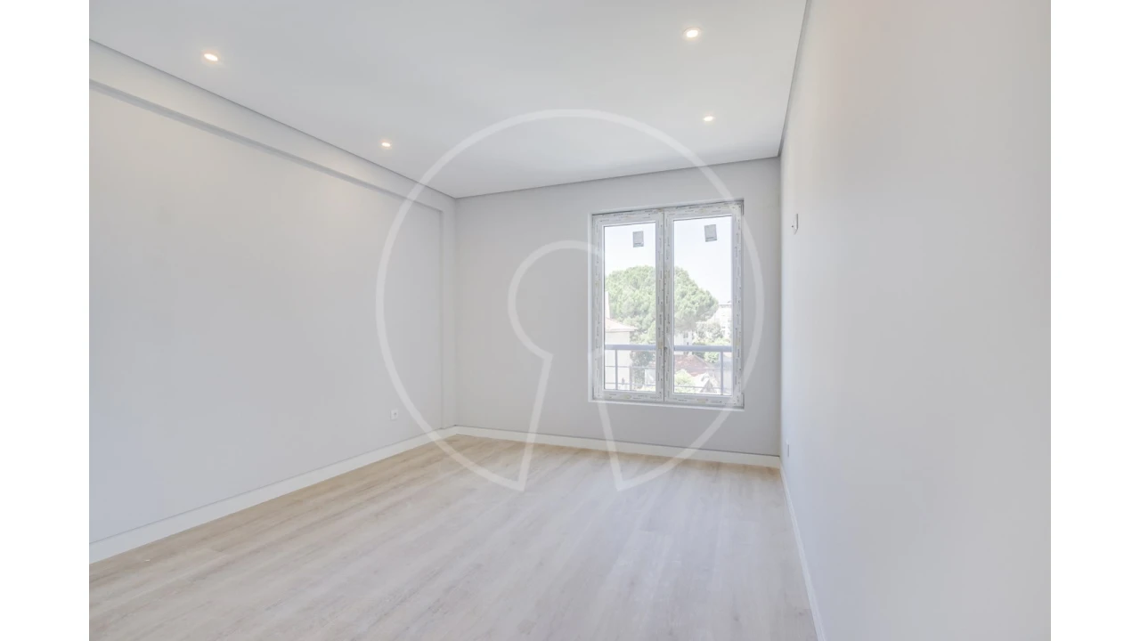 Apartamento T3 para Venda em Carcavelos e Parede Foto 11