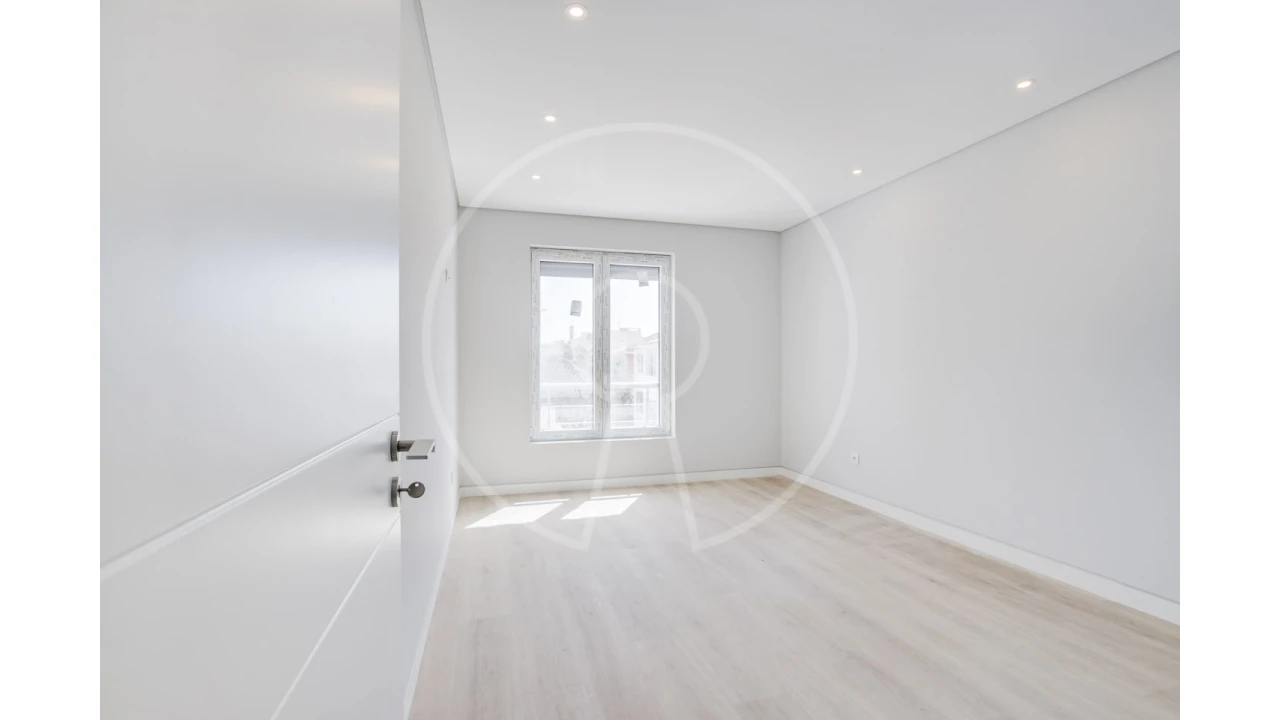 Apartamento T3 para Venda em Carcavelos e Parede Foto 16