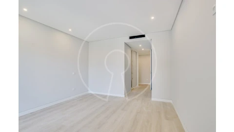 Apartamento T3 para Venda em Carcavelos e Parede