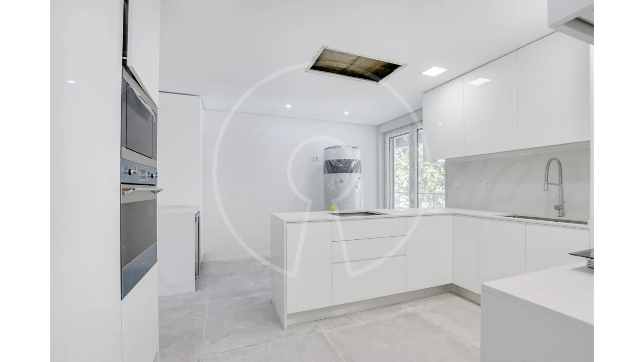 Apartamento T3 para Venda em Carcavelos e Parede Foto 7