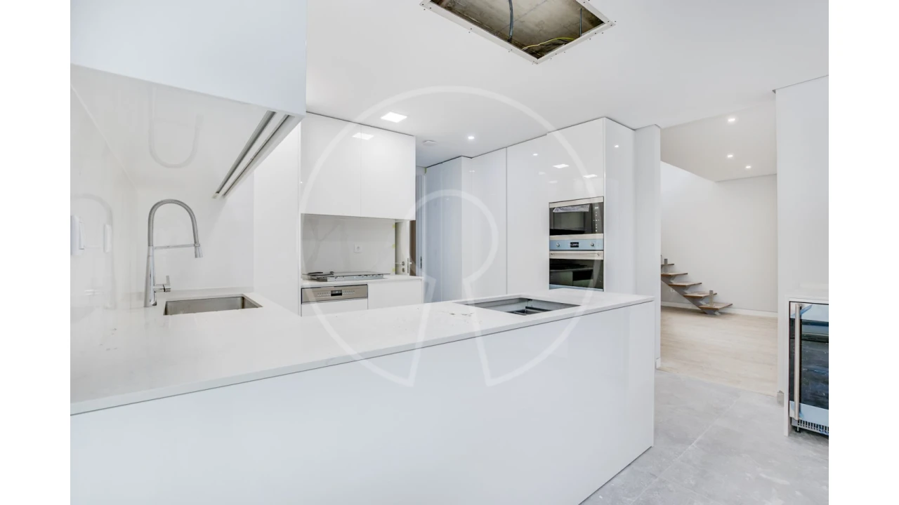 Apartamento T3 para Venda em Carcavelos e Parede Foto 6