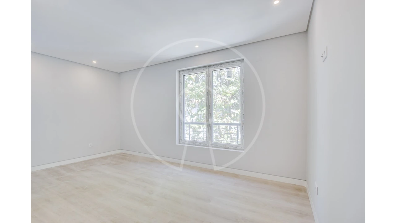 Apartamento T3 para Venda em Carcavelos e Parede Foto 17