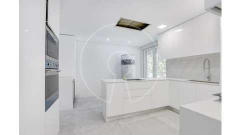Apartamento T3 para Venda em Carcavelos e Parede
