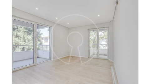 Apartamento T3 para Venda em Carcavelos e Parede