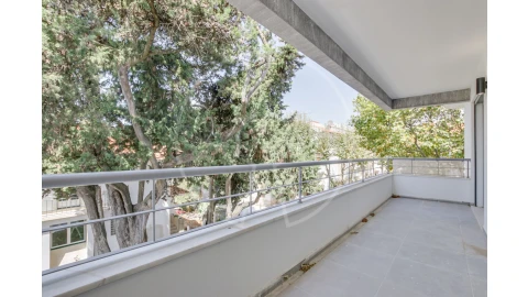 Apartamento T3 para Venda em Carcavelos e Parede