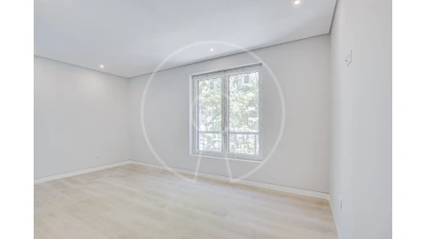 Apartamento T3 para Venda em Carcavelos e Parede